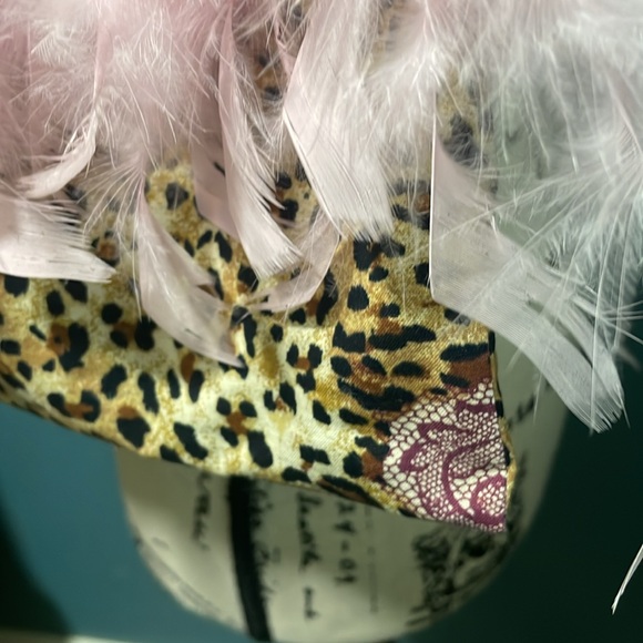 Handmade pink feather boa small purse w/cheetah print handle & body velcro close - Picture 5 of 13